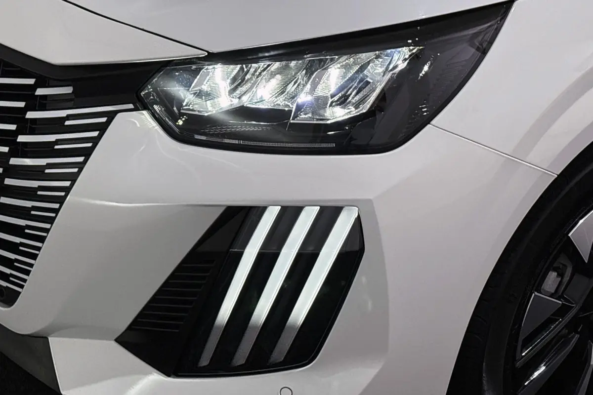 1.2 Hybrid 100 e-DCS6 Allure Apple CarPlay Climate Control