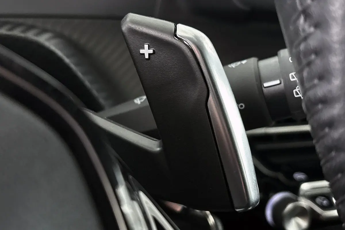 1.2 Hybrid 100 e-DCS6 Allure Apple CarPlay Climate Control