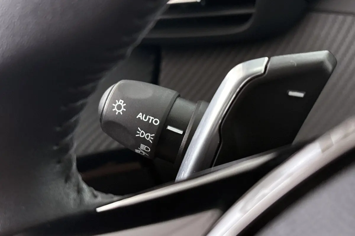 1.2 Hybrid 100 e-DCS6 Allure Apple CarPlay Climate Control