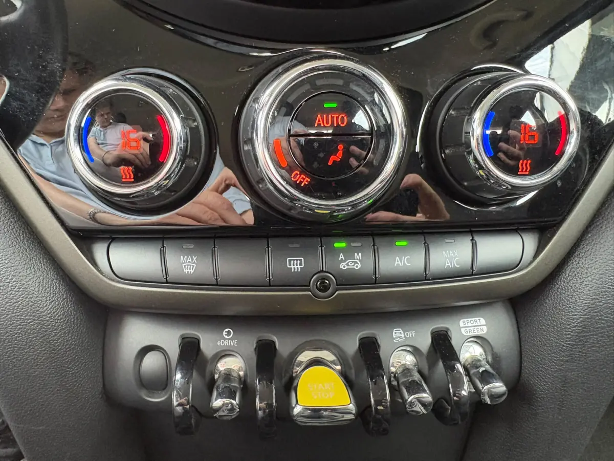 1.5 Cooper ALL4 Chili Plug-in-Hybrid/Camera/Navigatie/Full-LED/Parkeerhulp