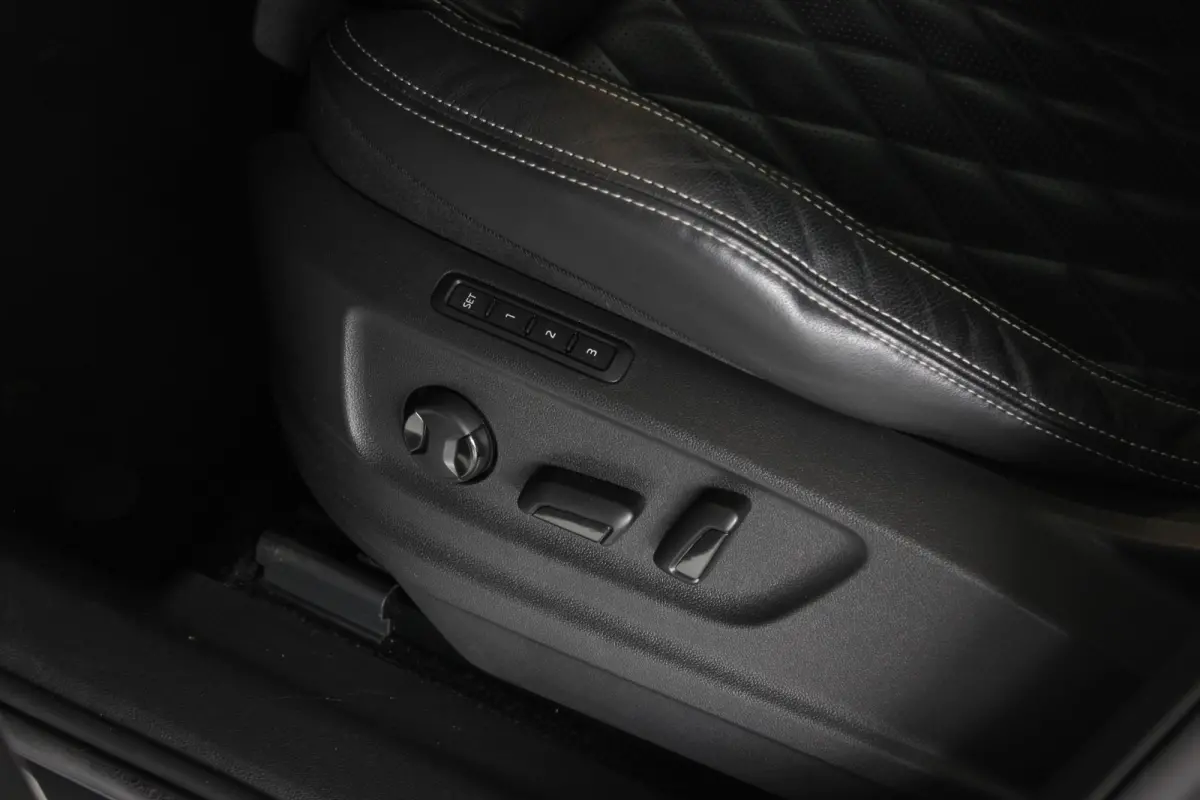 1.5 TSI Sportline Business Facelift | Trekhaak | Camera | Memory | Virtual Cockpit | LED Matrix | Carplay | Keyless | Stoelverw./venti | 20" LMV | PDC V+A