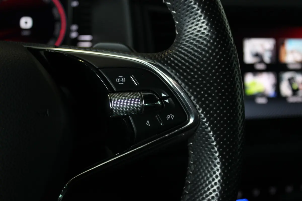 1.5 TSI Sportline Business Facelift | Trekhaak | Camera | Memory | Virtual Cockpit | LED Matrix | Carplay | Keyless | Stoelverw./venti | 20" LMV | PDC V+A