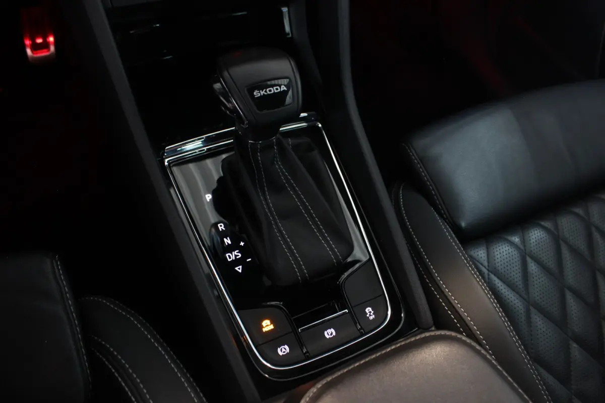 1.5 TSI Sportline Business Facelift | Trekhaak | Camera | Memory | Virtual Cockpit | LED Matrix | Carplay | Keyless | Stoelverw./venti | 20" LMV | PDC V+A