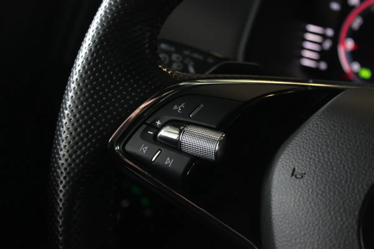 1.5 TSI Sportline Business Facelift | Trekhaak | Camera | Memory | Virtual Cockpit | LED Matrix | Carplay | Keyless | Stoelverw./venti | 20" LMV | PDC V+A