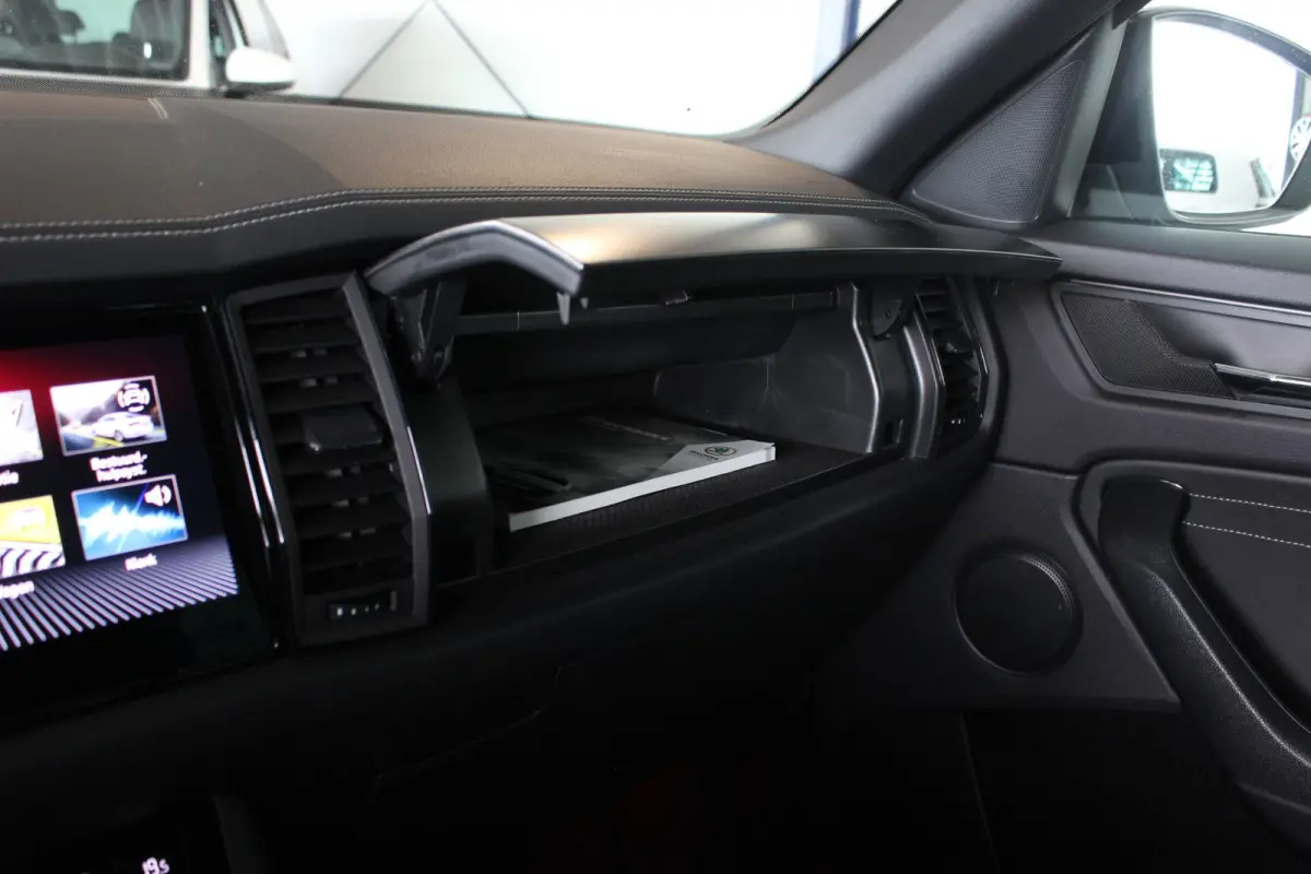 1.5 TSI Sportline Business Facelift | Trekhaak | Camera | Memory | Virtual Cockpit | LED Matrix | Carplay | Keyless | Stoelverw./venti | 20" LMV | PDC V+A
