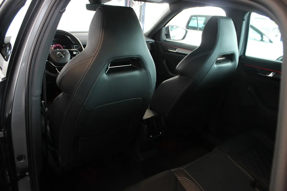 1.5 TSI Sportline Business Facelift | Trekhaak | Camera | Memory | Virtual Cockpit | LED Matrix | Carplay | Keyless | Stoelverw./venti | 20" LMV | PDC V+A