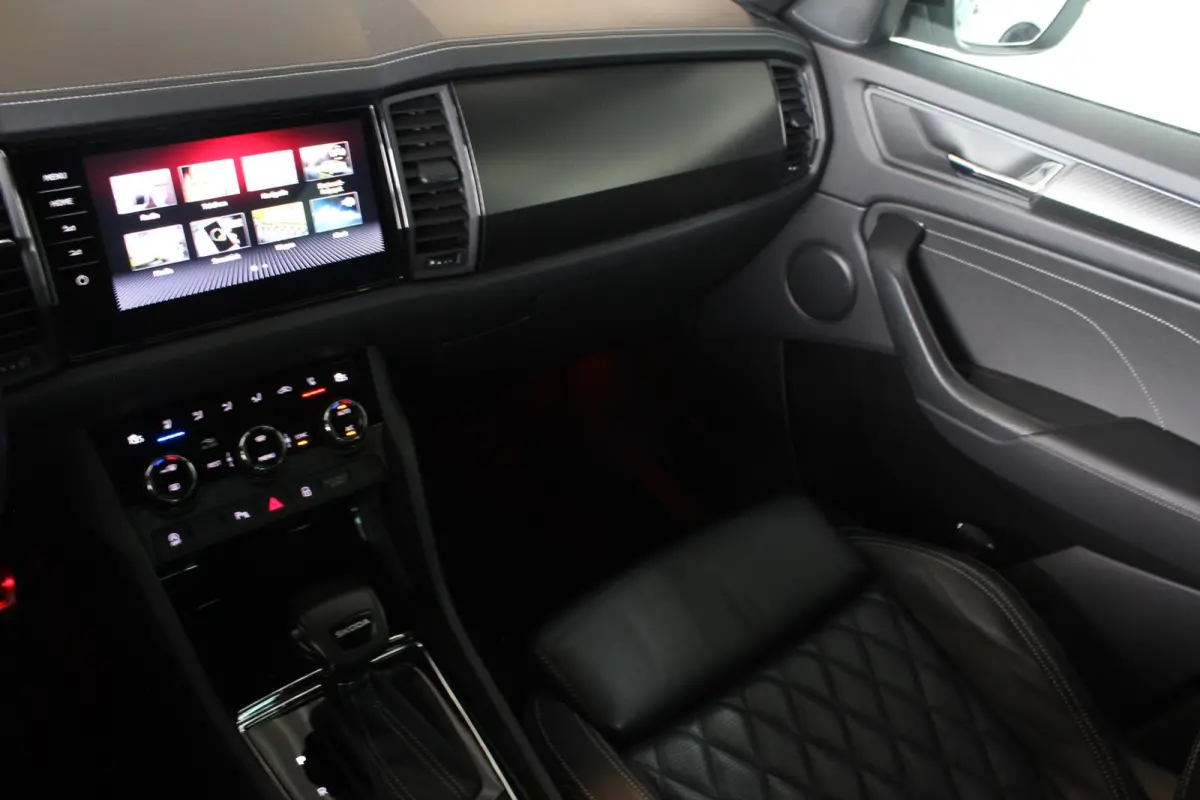 1.5 TSI Sportline Business Facelift | Trekhaak | Camera | Memory | Virtual Cockpit | LED Matrix | Carplay | Keyless | Stoelverw./venti | 20" LMV | PDC V+A