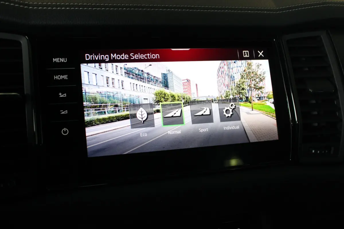 1.5 TSI Sportline Business Facelift | Trekhaak | Camera | Memory | Virtual Cockpit | LED Matrix | Carplay | Keyless | Stoelverw./venti | 20" LMV | PDC V+A