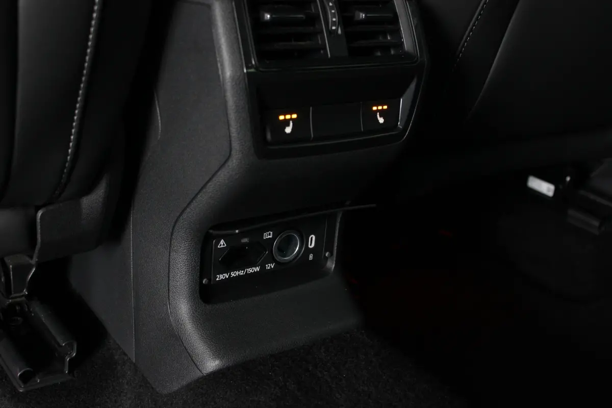 1.5 TSI Sportline Business Facelift | Trekhaak | Camera | Memory | Virtual Cockpit | LED Matrix | Carplay | Keyless | Stoelverw./venti | 20" LMV | PDC V+A