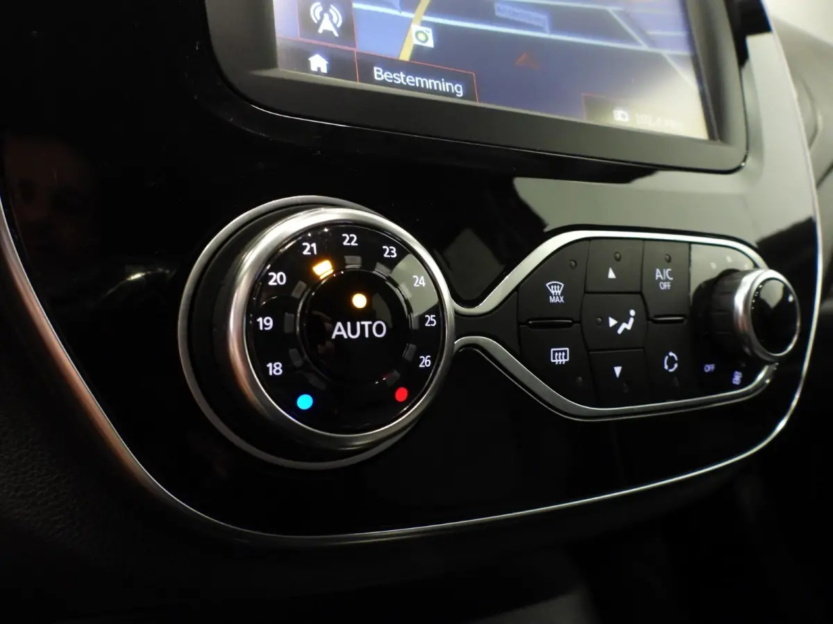 1.2 TCe Aut. Intens NAVI/CLIMA/LED/TREKH./17"LMV!