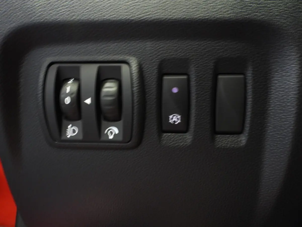 1.2 TCe Aut. Intens NAVI/CLIMA/LED/TREKH./17"LMV!