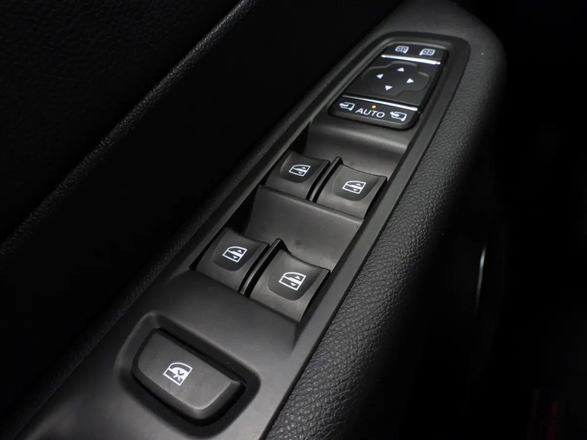 1.2 TCe Aut. Intens NAVI/CLIMA/LED/TREKH./17"LMV!