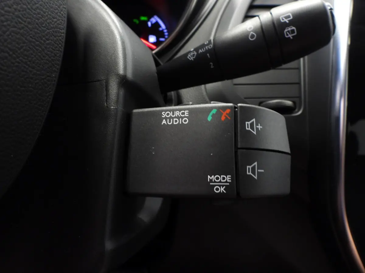 1.2 TCe Aut. Intens NAVI/CLIMA/LED/TREKH./17"LMV!