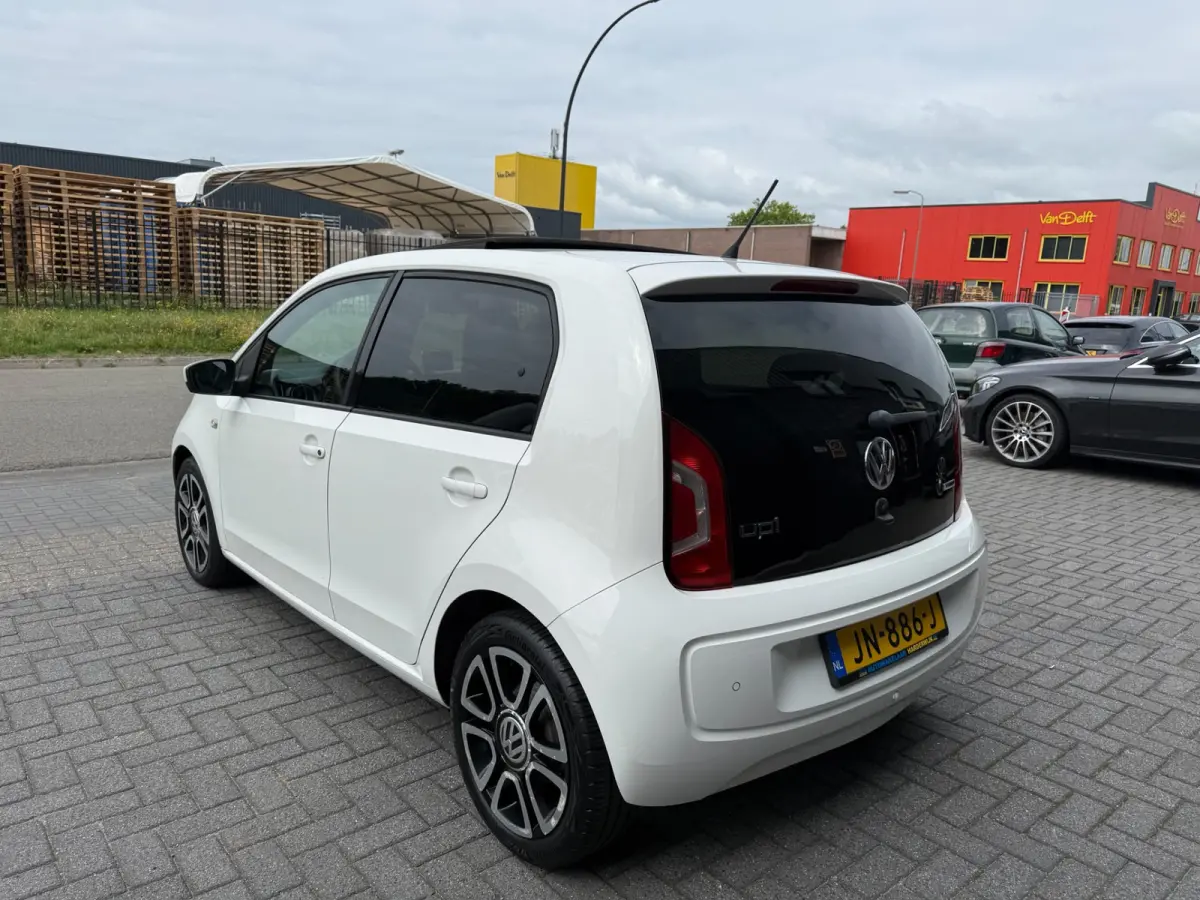 Up! 1.0 high up! BlueMotion | 2E EIGENAAR | 3/6/12MND GARANTIE | PANO | CRUISE | AIRCO | NAVI | FENDER AUDIO |