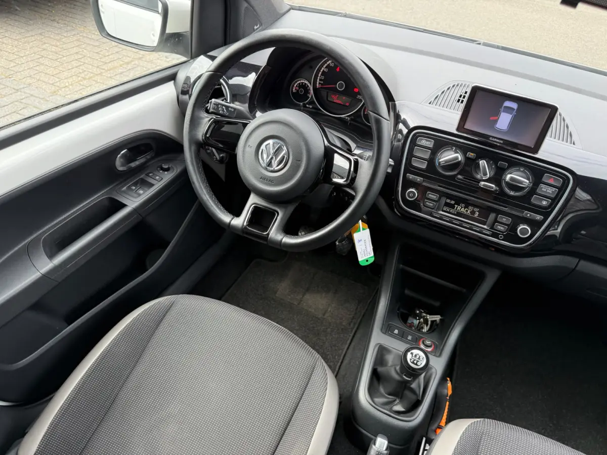 Up! 1.0 high up! BlueMotion | 2E EIGENAAR | 3/6/12MND GARANTIE | PANO | CRUISE | AIRCO | NAVI | FENDER AUDIO |