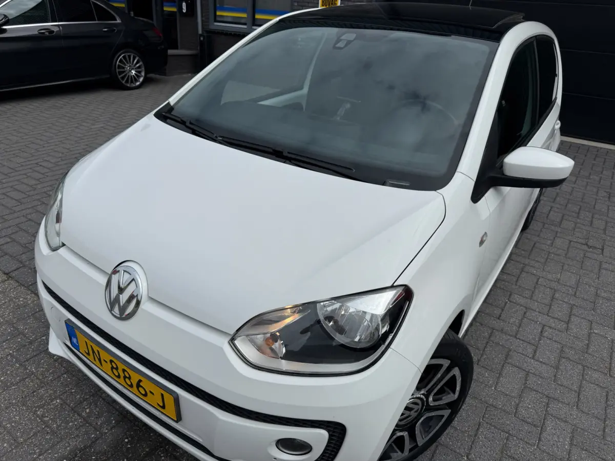 Up! 1.0 high up! BlueMotion | 2E EIGENAAR | 3/6/12MND GARANTIE | PANO | CRUISE | AIRCO | NAVI | FENDER AUDIO |