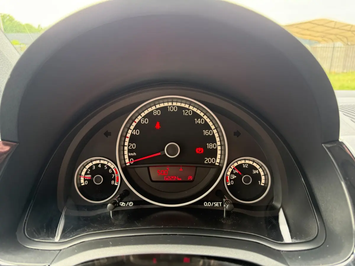 Up! 1.0 high up! BlueMotion | 2E EIGENAAR | 3/6/12MND GARANTIE | PANO | CRUISE | AIRCO | NAVI | FENDER AUDIO |