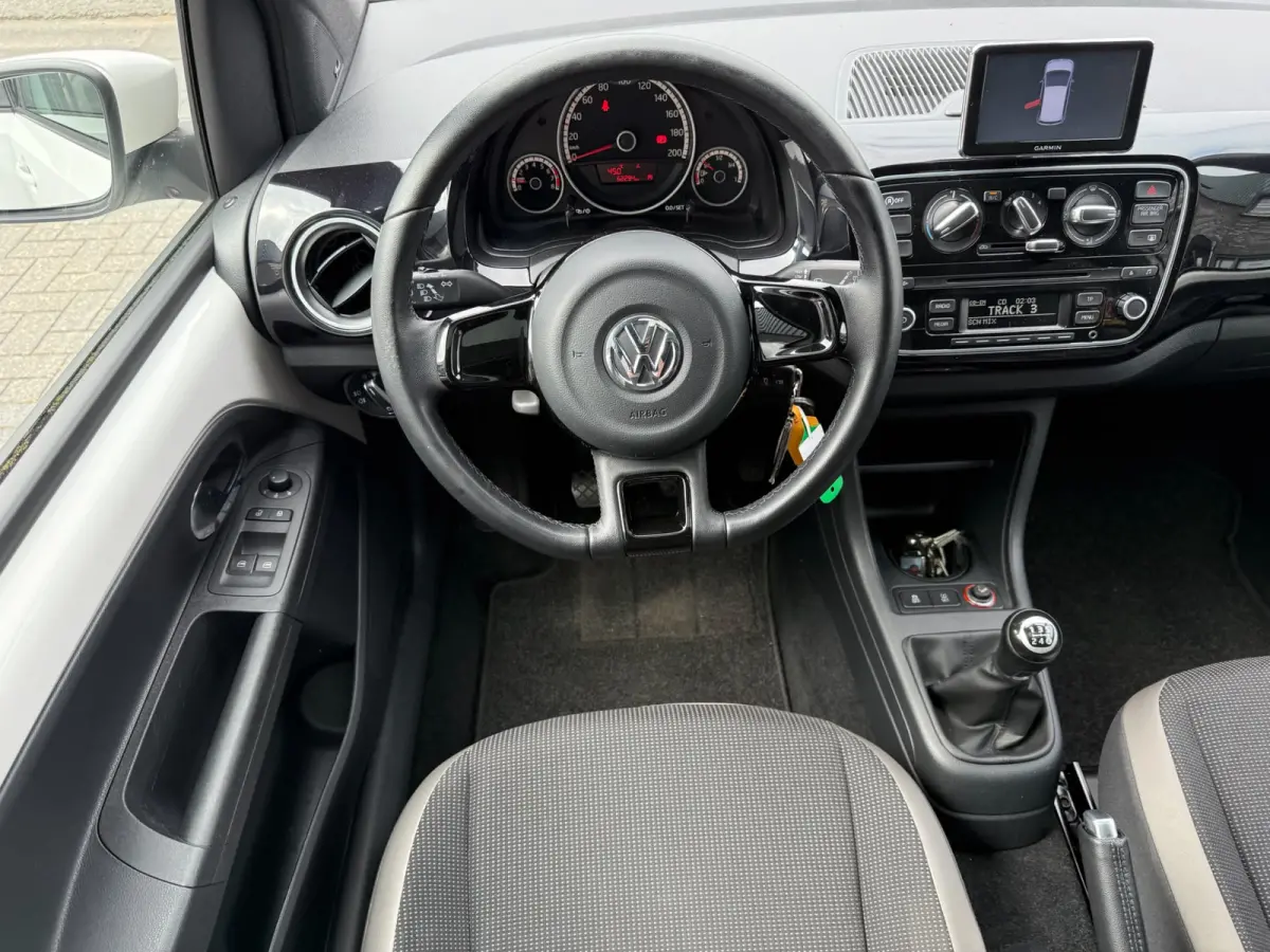 Up! 1.0 high up! BlueMotion | 2E EIGENAAR | 3/6/12MND GARANTIE | PANO | CRUISE | AIRCO | NAVI | FENDER AUDIO |