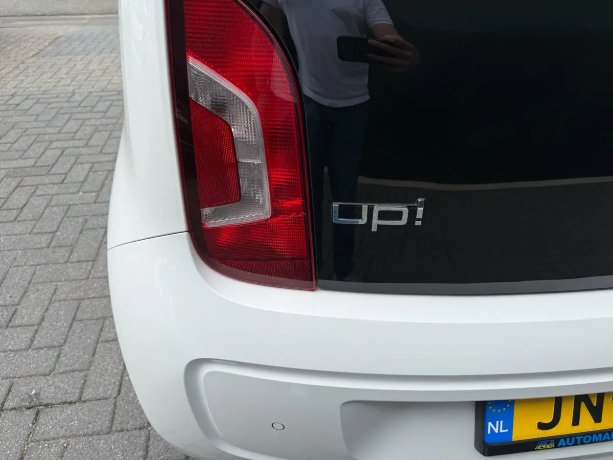 Up! 1.0 high up! BlueMotion | 2E EIGENAAR | 3/6/12MND GARANTIE | PANO | CRUISE | AIRCO | NAVI | FENDER AUDIO |