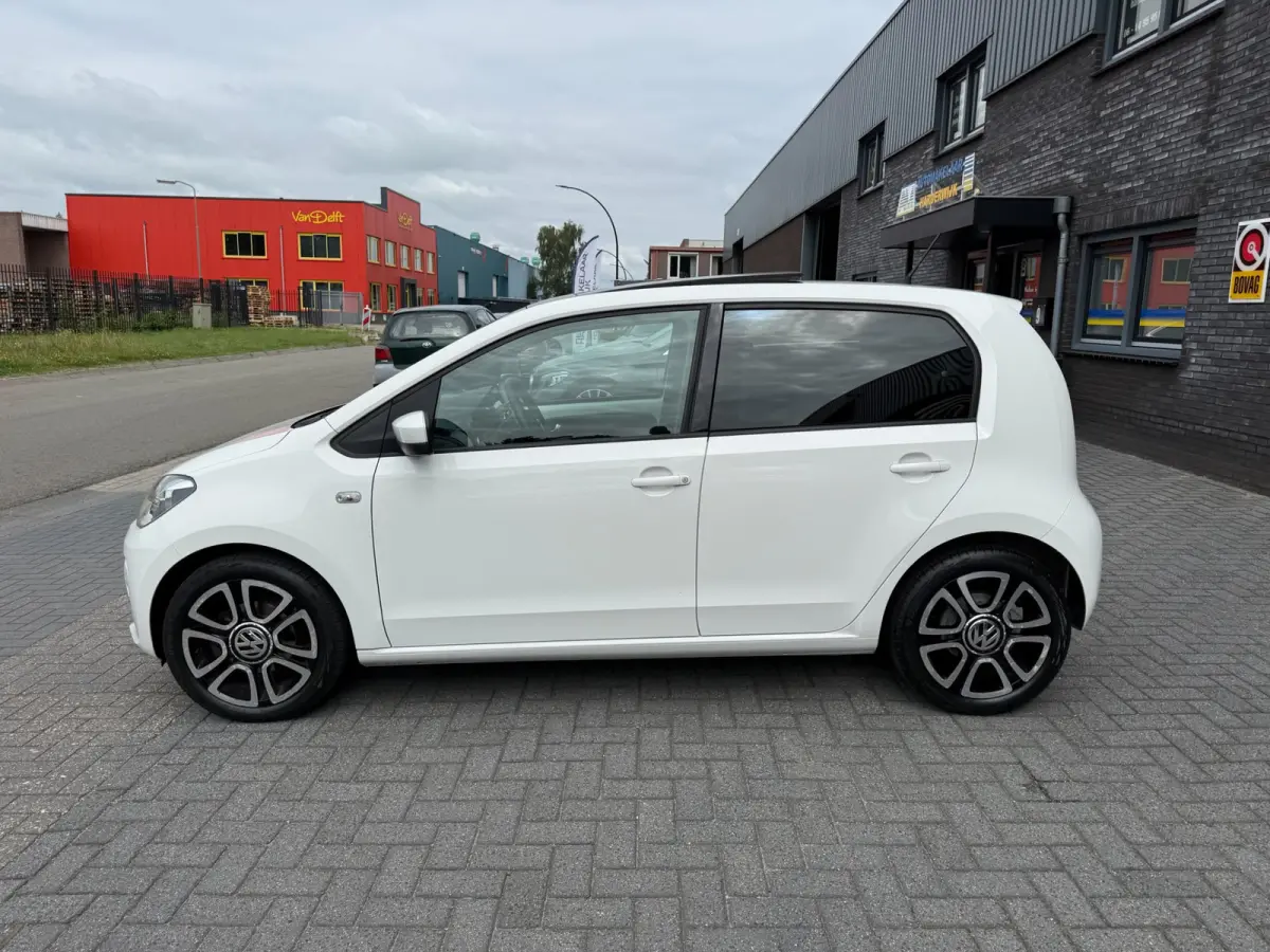 Up! 1.0 high up! BlueMotion | 2E EIGENAAR | 3/6/12MND GARANTIE | PANO | CRUISE | AIRCO | NAVI | FENDER AUDIO |