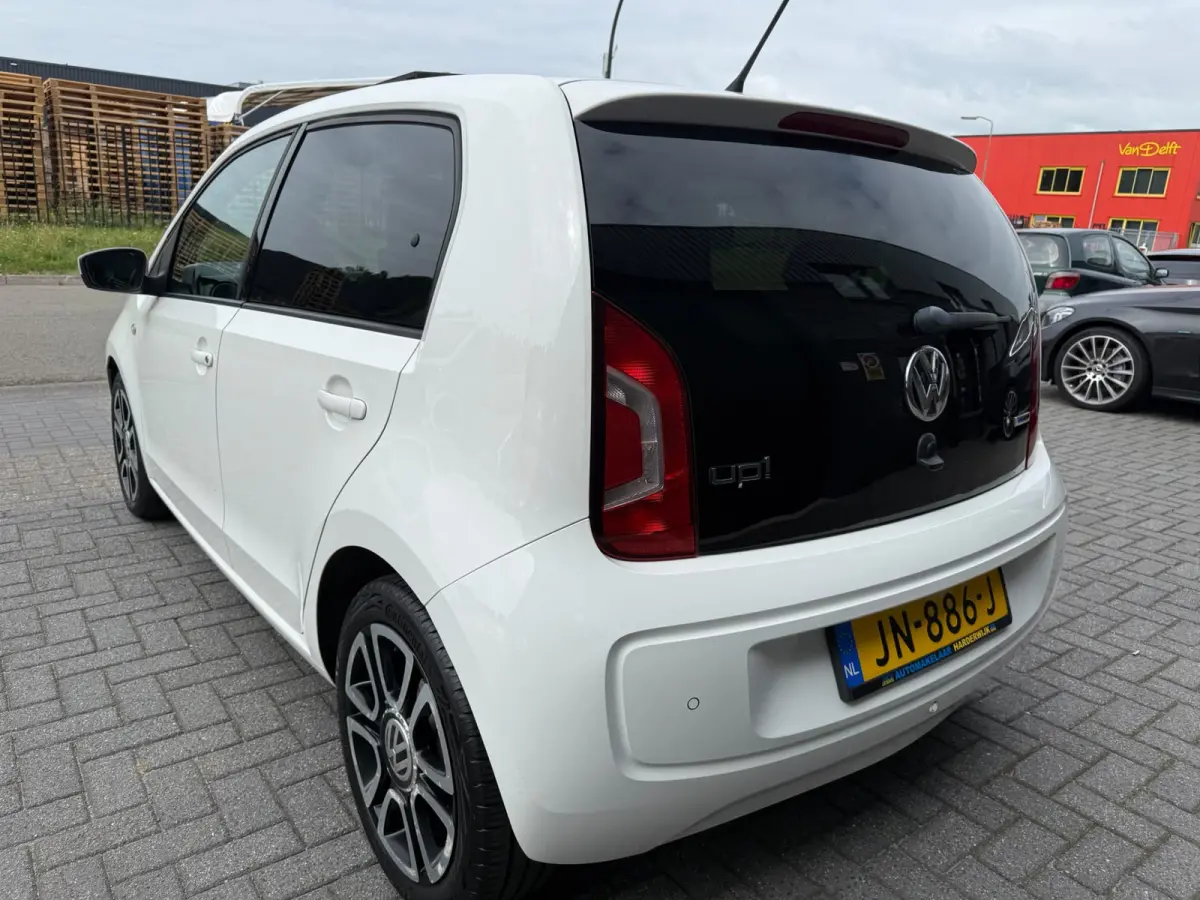 Up! 1.0 high up! BlueMotion | 2E EIGENAAR | 3/6/12MND GARANTIE | PANO | CRUISE | AIRCO | NAVI | FENDER AUDIO |