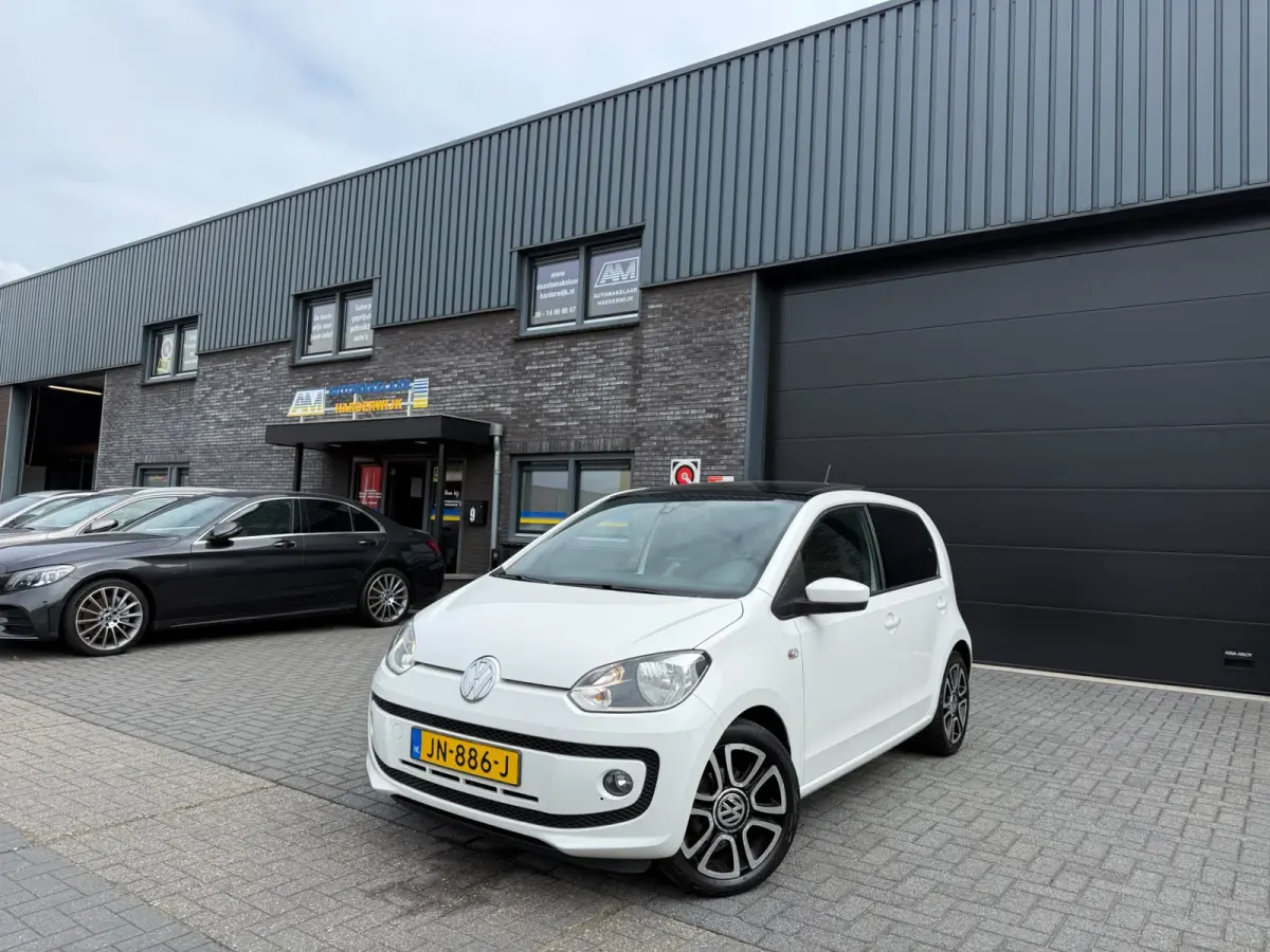 Up! 1.0 high up! BlueMotion | 2E EIGENAAR | 3/6/12MND GARANTIE | PANO | CRUISE | AIRCO | NAVI | FENDER AUDIO |