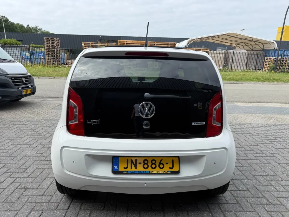 Up! 1.0 high up! BlueMotion | 2E EIGENAAR | 3/6/12MND GARANTIE | PANO | CRUISE | AIRCO | NAVI | FENDER AUDIO |