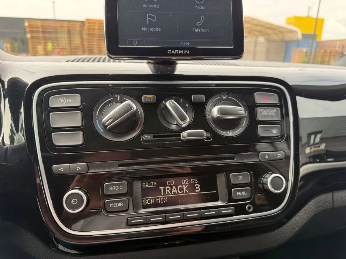 Up! 1.0 high up! BlueMotion | 2E EIGENAAR | 3/6/12MND GARANTIE | PANO | CRUISE | AIRCO | NAVI | FENDER AUDIO |