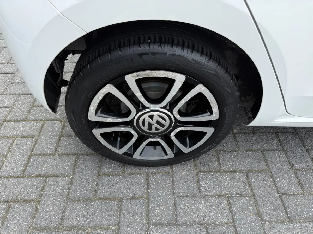 Up! 1.0 high up! BlueMotion | 2E EIGENAAR | 3/6/12MND GARANTIE | PANO | CRUISE | AIRCO | NAVI | FENDER AUDIO |