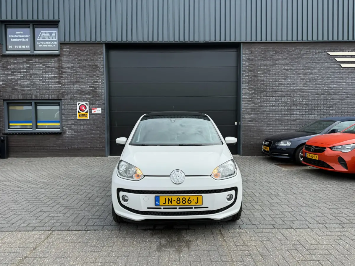 Up! 1.0 high up! BlueMotion | 2E EIGENAAR | 3/6/12MND GARANTIE | PANO | CRUISE | AIRCO | NAVI | FENDER AUDIO |