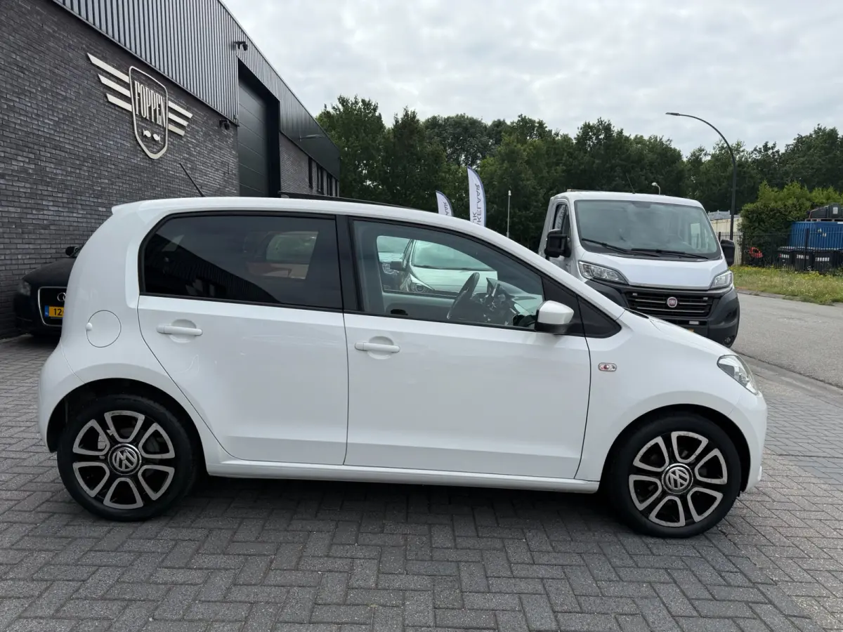 Up! 1.0 high up! BlueMotion | 2E EIGENAAR | 3/6/12MND GARANTIE | PANO | CRUISE | AIRCO | NAVI | FENDER AUDIO |