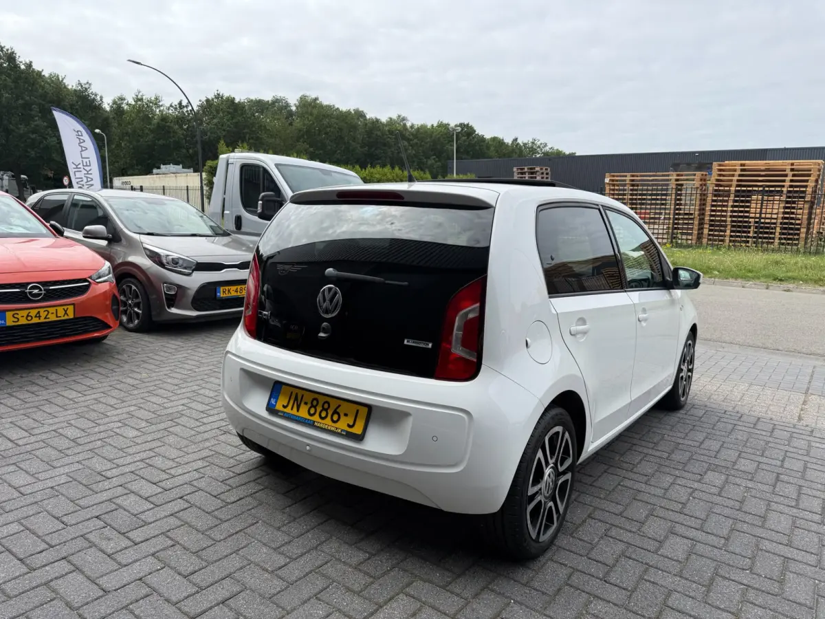 Up! 1.0 high up! BlueMotion | 2E EIGENAAR | 3/6/12MND GARANTIE | PANO | CRUISE | AIRCO | NAVI | FENDER AUDIO |