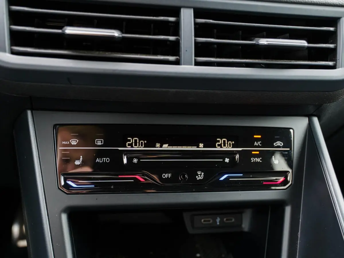 1.0 95pk TSI R-Line Business | Carplay | Full LED | IQ Light | Virutual cockpit