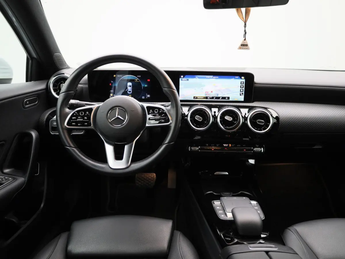 A 180 Luxury Line | Apple Car Play / Android Play | Camera | Virtual Cockpit | Stoelverwarming | Leder Interieur | 12 Maanden Garantie |