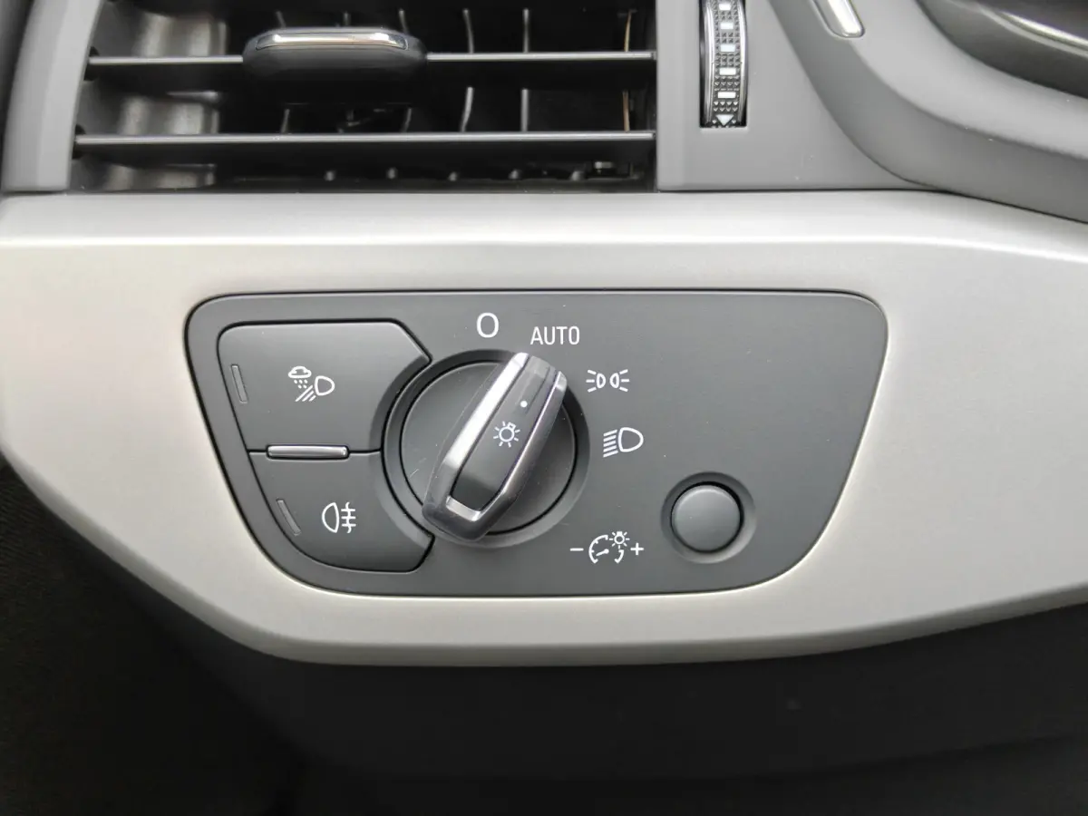35 TFSI Pro Line / Carplay / 17'' LM / LED / Sensoren V+A
