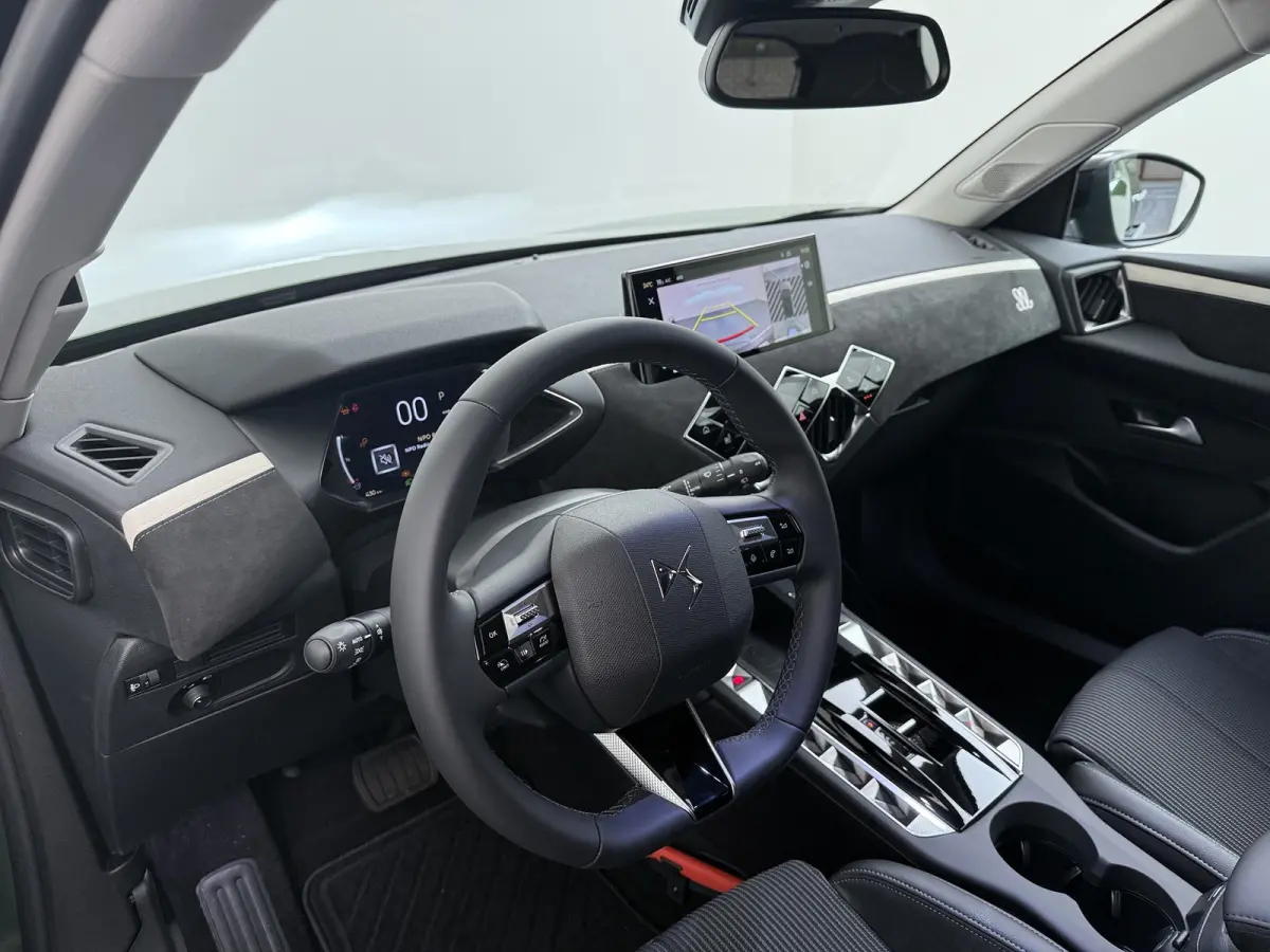Maison Sarah Lavoine | 17" lichtmetalen velgen DUBLIN | DS Iris Navigatie System | Parkeersensoren achter