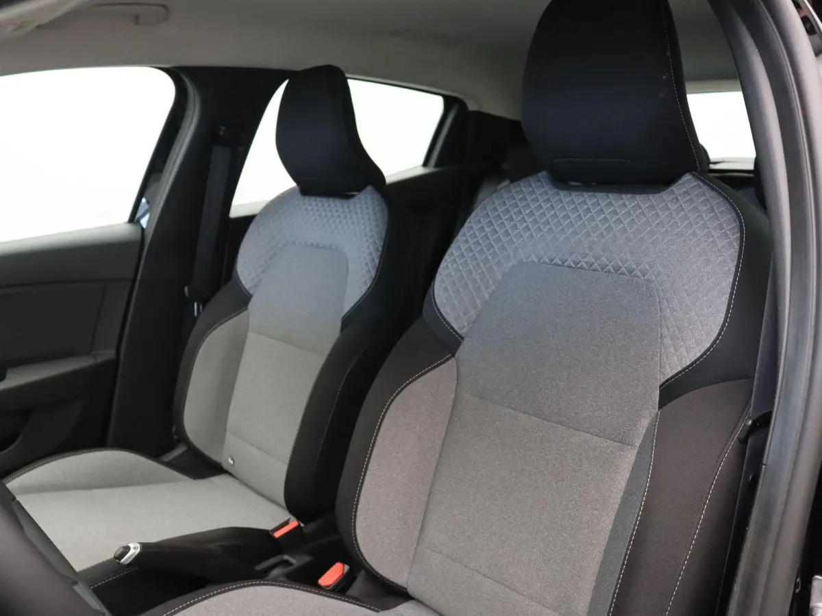 E-Tech Full Hybrid 145pk evolution | Parkeersensoren achter | Apple carplay | Airco | Cruise Control |