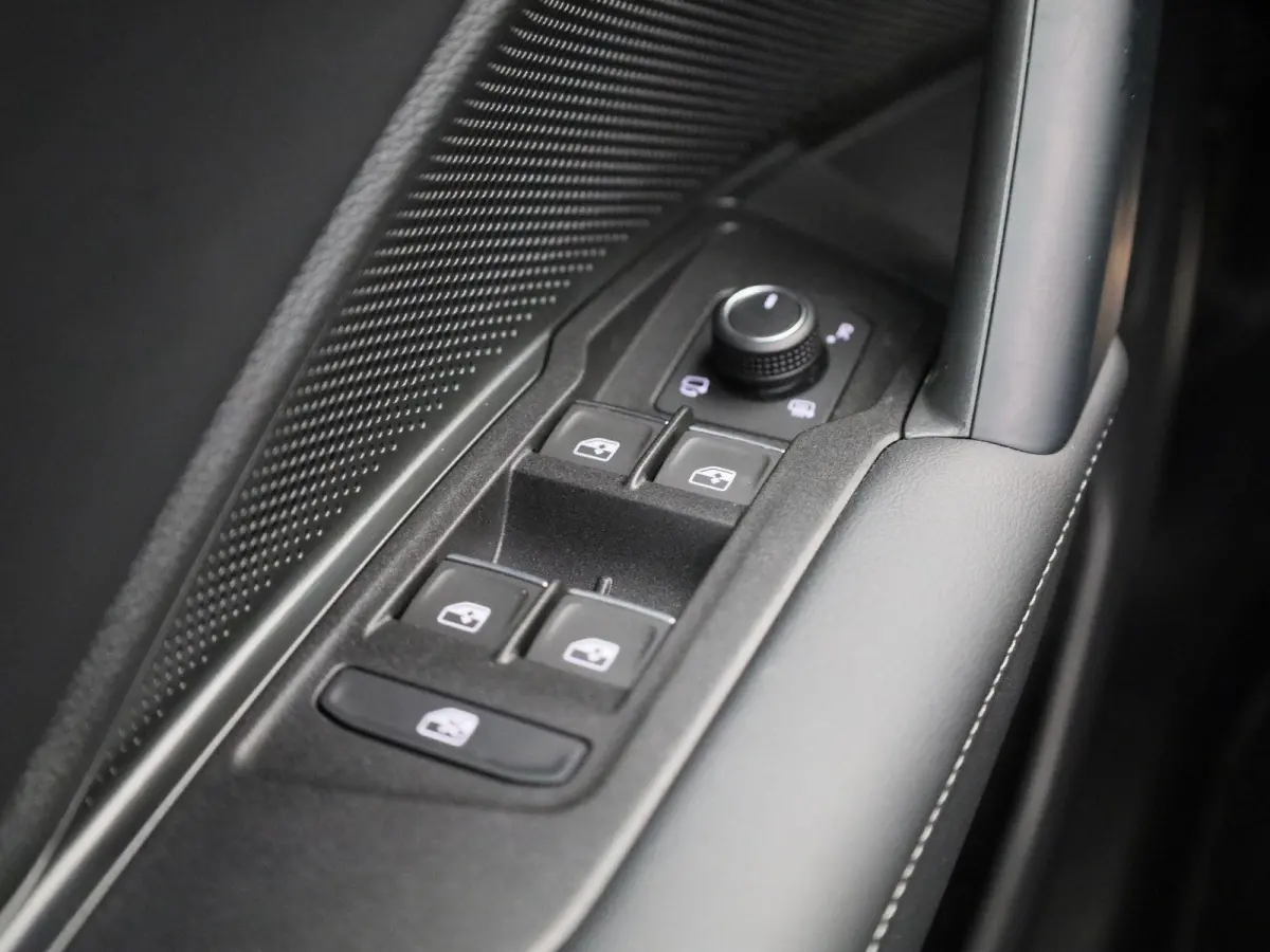 1.5 eHybrid R-Line Edition 272 PK | SoH 100% | Automaat | Navigatie | Panoramadak | Harman Kardon | Inklapbare trekhaak | Head-up display | 360 Camera | Stoelmassage | Stoelventilatie voor |