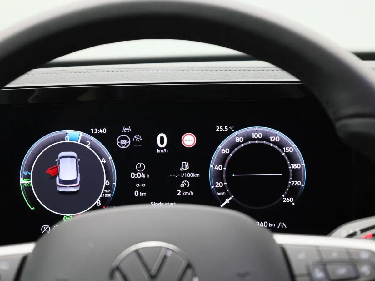 1.5 eHybrid R-Line Edition 272 PK | SoH 100% | Automaat | Navigatie | Panoramadak | Harman Kardon | Inklapbare trekhaak | Head-up display | 360 Camera | Stoelmassage | Stoelventilatie voor |