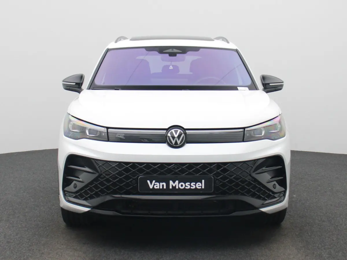 1.5 eHybrid R-Line Edition 272 PK | SoH 100% | Automaat | Navigatie | Panoramadak | Harman Kardon | Inklapbare trekhaak | Head-up display | 360 Camera | Stoelmassage | Stoelventilatie voor |