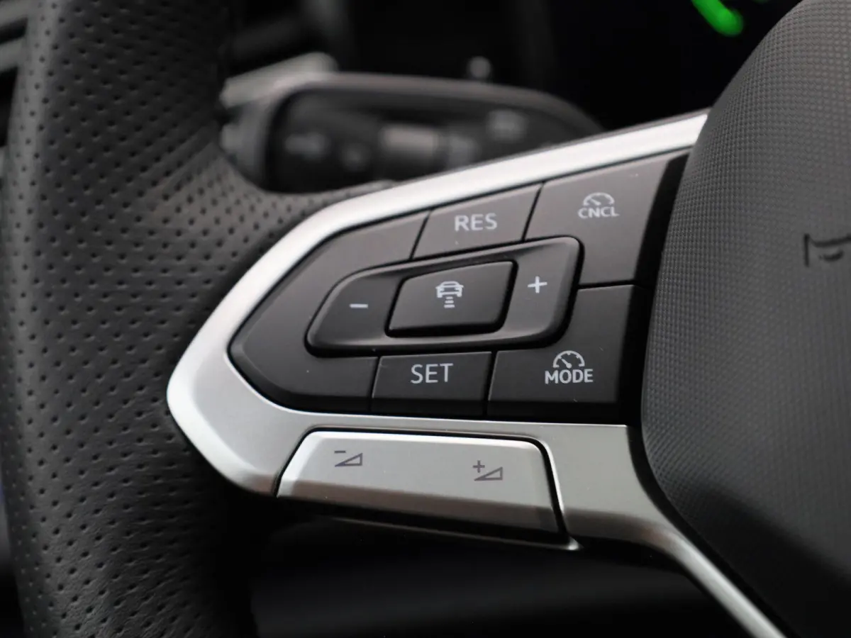 1.5 eHybrid R-Line Edition 272 PK | SoH 100% | Automaat | Navigatie | Panoramadak | Harman Kardon | Inklapbare trekhaak | Head-up display | 360 Camera | Stoelmassage | Stoelventilatie voor |