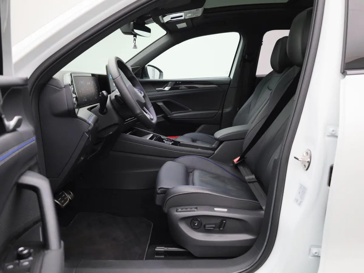 1.5 eHybrid R-Line Edition 272 PK | SoH 100% | Automaat | Navigatie | Panoramadak | Harman Kardon | Inklapbare trekhaak | Head-up display | 360 Camera | Stoelmassage | Stoelventilatie voor |