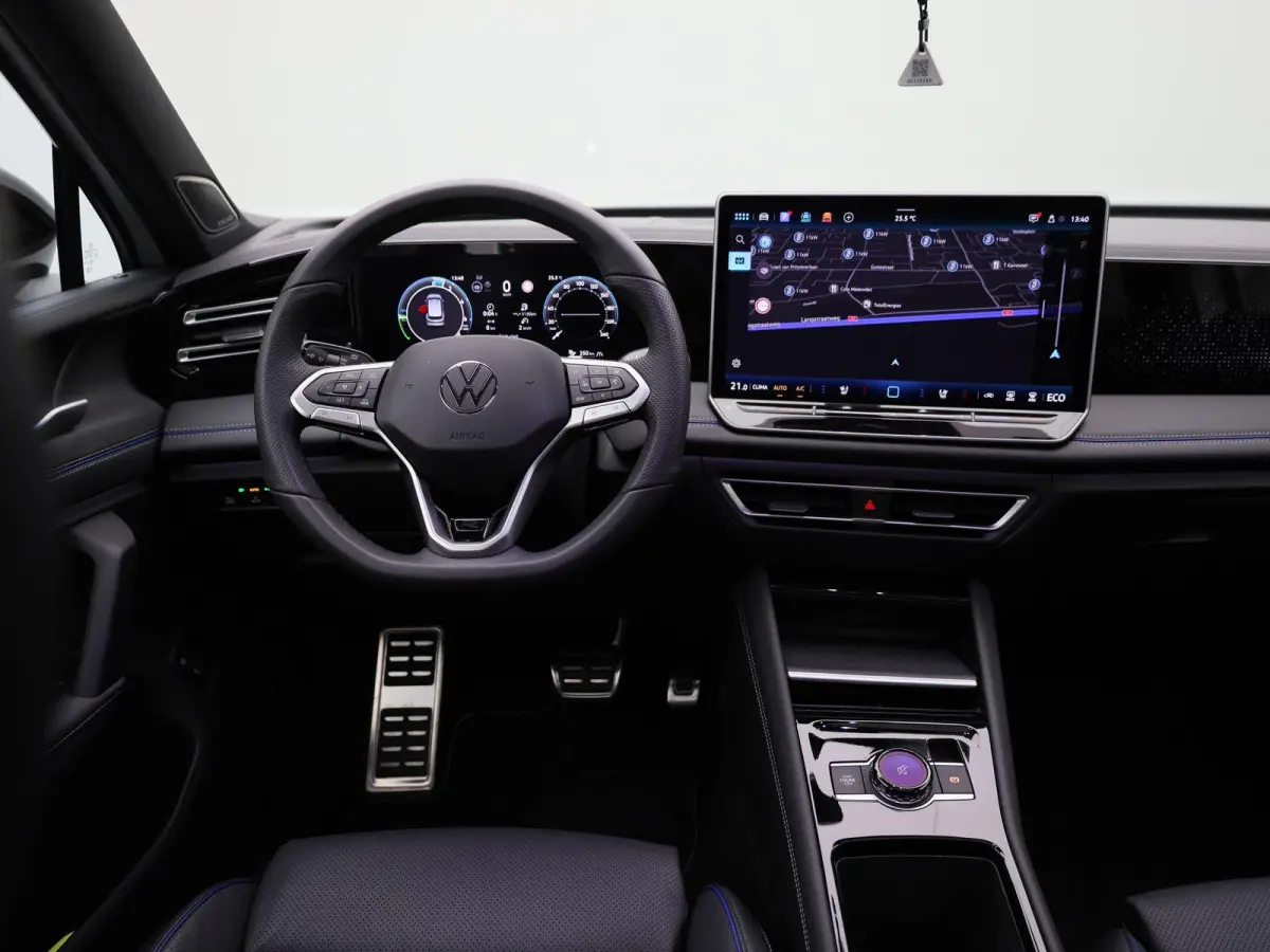 1.5 eHybrid R-Line Edition 272 PK | SoH 100% | Automaat | Navigatie | Panoramadak | Harman Kardon | Inklapbare trekhaak | Head-up display | 360 Camera | Stoelmassage | Stoelventilatie voor |