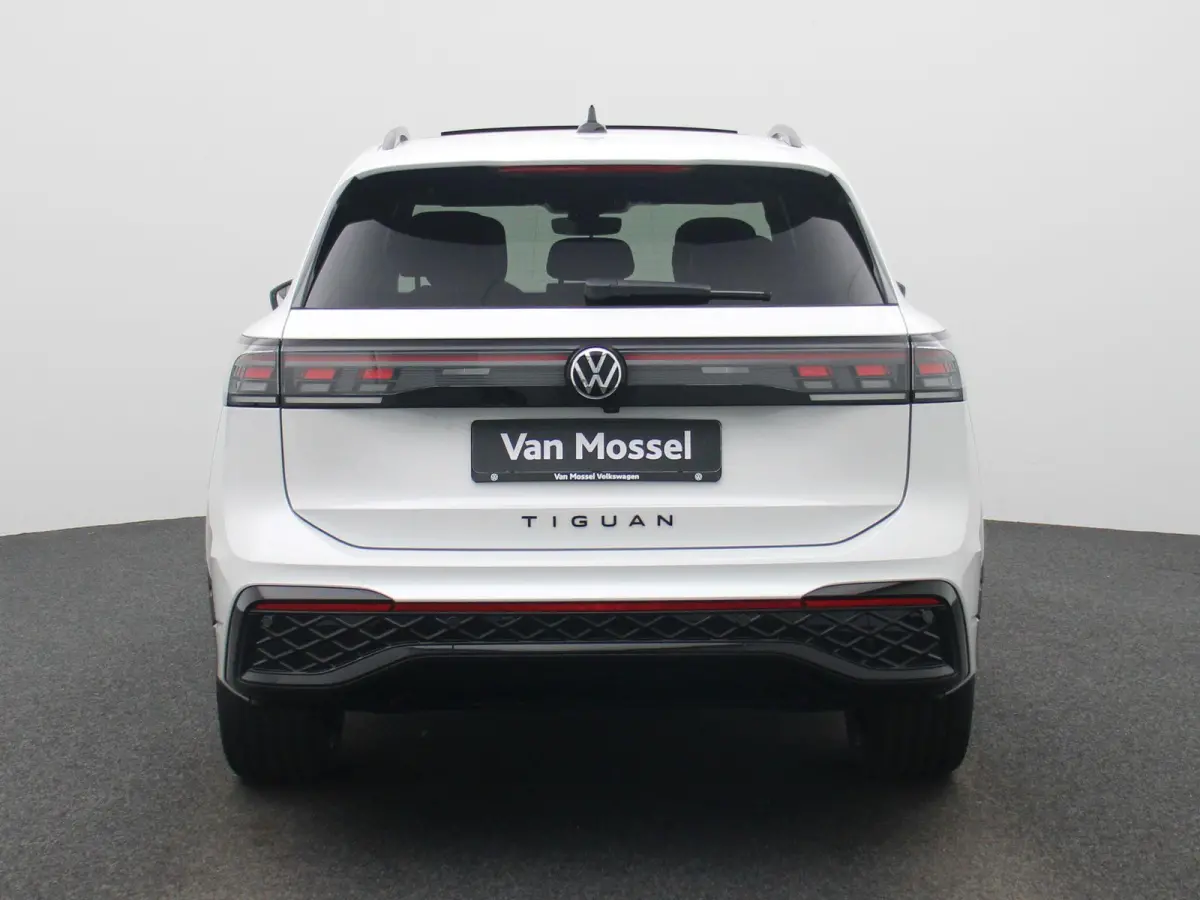 1.5 eHybrid R-Line Edition 272 PK | SoH 100% | Automaat | Navigatie | Panoramadak | Harman Kardon | Inklapbare trekhaak | Head-up display | 360 Camera | Stoelmassage | Stoelventilatie voor |
