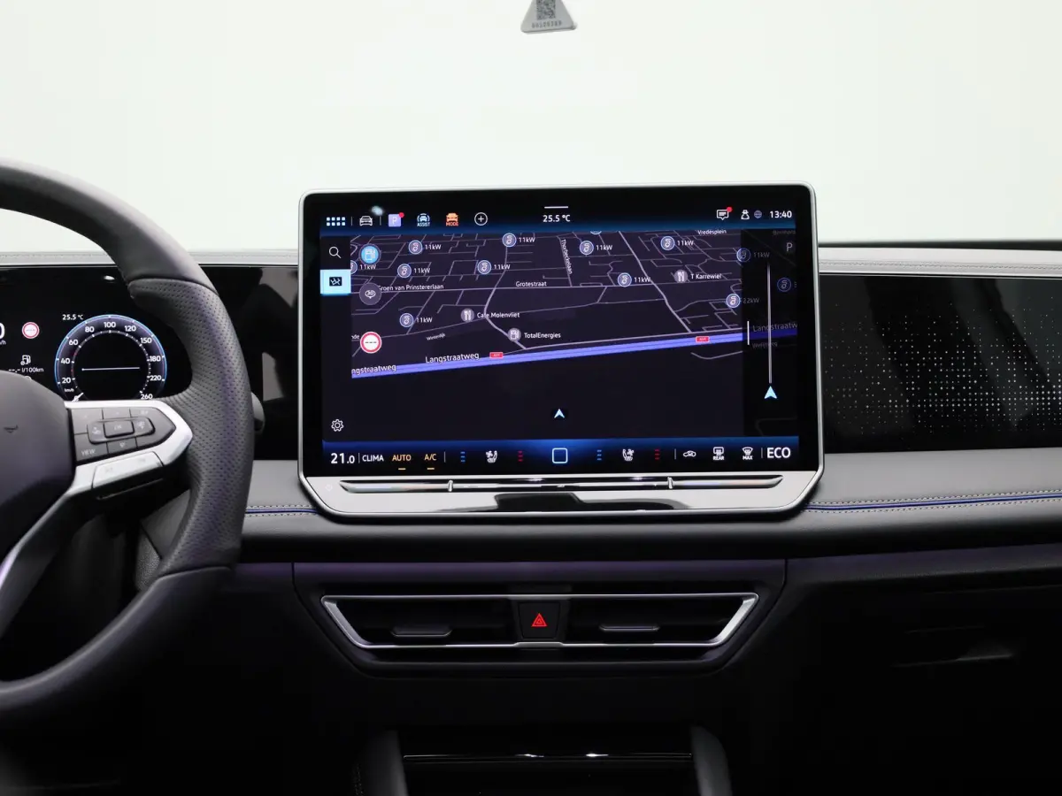 1.5 eHybrid R-Line Edition 272 PK | SoH 100% | Automaat | Navigatie | Panoramadak | Harman Kardon | Inklapbare trekhaak | Head-up display | 360 Camera | Stoelmassage | Stoelventilatie voor |