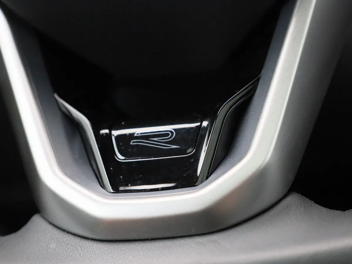 1.5 eHybrid R-Line Edition 272 PK | SoH 100% | Automaat | Navigatie | Panoramadak | Harman Kardon | Inklapbare trekhaak | Head-up display | 360 Camera | Stoelmassage | Stoelventilatie voor |