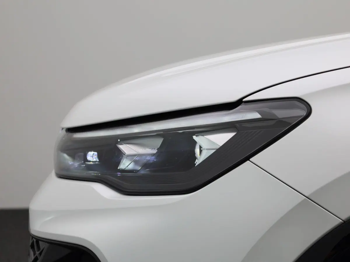 1.5 eHybrid R-Line Edition 272 PK | SoH 100% | Automaat | Navigatie | Panoramadak | Harman Kardon | Inklapbare trekhaak | Head-up display | 360 Camera | Stoelmassage | Stoelventilatie voor |