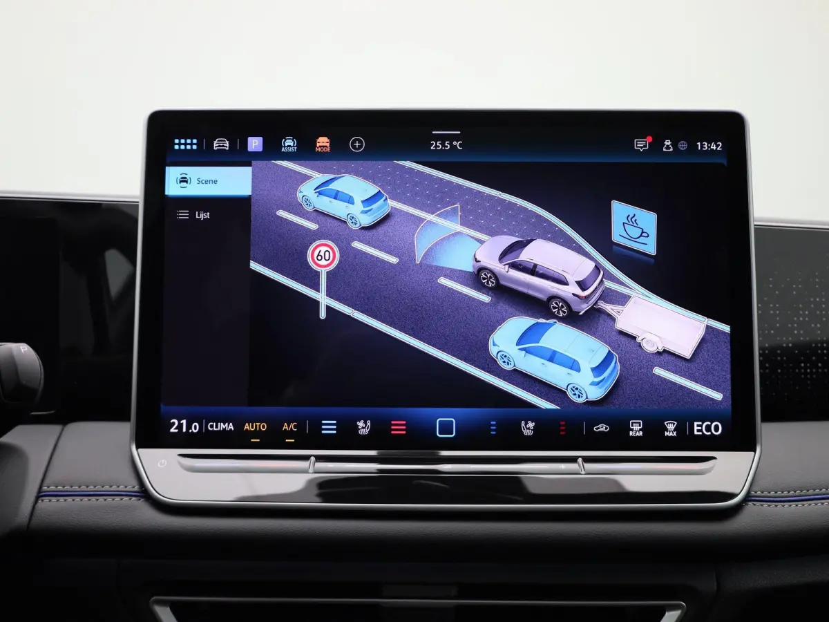 1.5 eHybrid R-Line Edition 272 PK | SoH 100% | Automaat | Navigatie | Panoramadak | Harman Kardon | Inklapbare trekhaak | Head-up display | 360 Camera | Stoelmassage | Stoelventilatie voor |