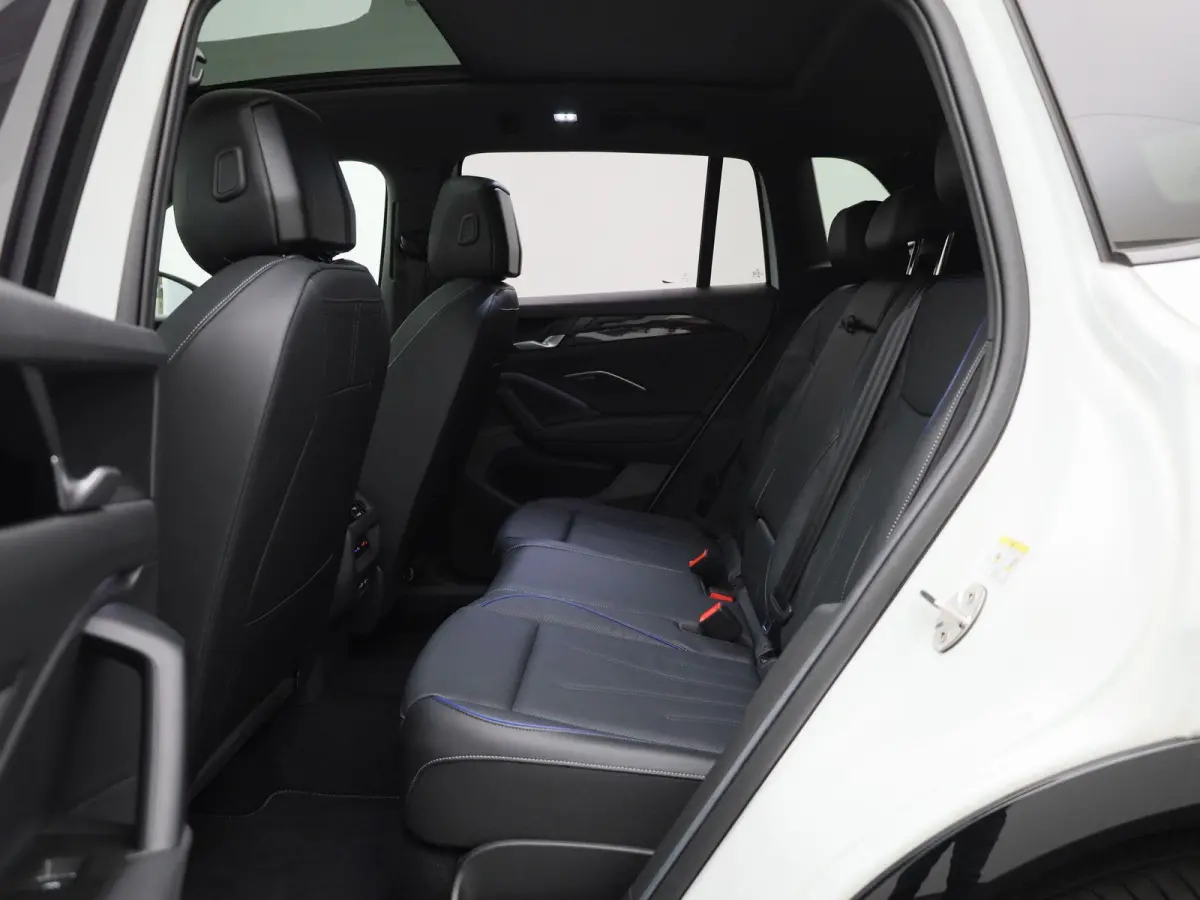 1.5 eHybrid R-Line Edition 272 PK | SoH 100% | Automaat | Navigatie | Panoramadak | Harman Kardon | Inklapbare trekhaak | Head-up display | 360 Camera | Stoelmassage | Stoelventilatie voor |