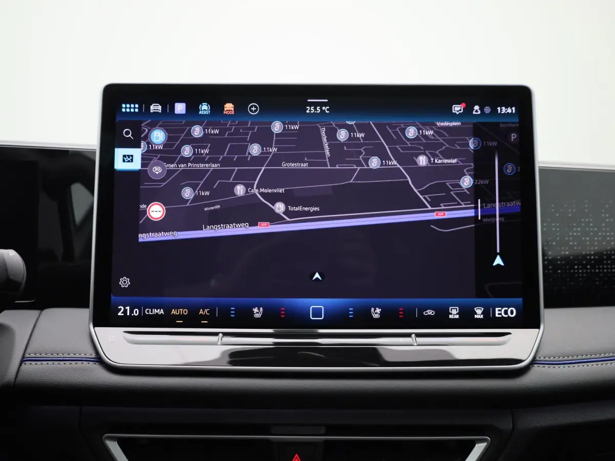 1.5 eHybrid R-Line Edition 272 PK | SoH 100% | Automaat | Navigatie | Panoramadak | Harman Kardon | Inklapbare trekhaak | Head-up display | 360 Camera | Stoelmassage | Stoelventilatie voor |